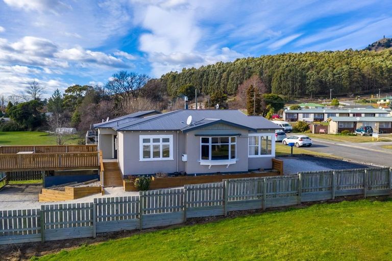 Photo of property in 43 Copinsha Street, Palmerston, 9430