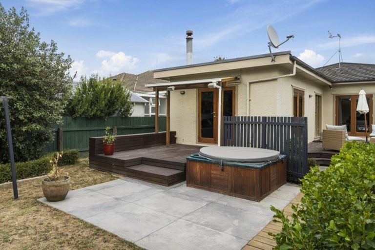 Photo of property in 7 Rangitira Avenue, Palmerston North, 4414