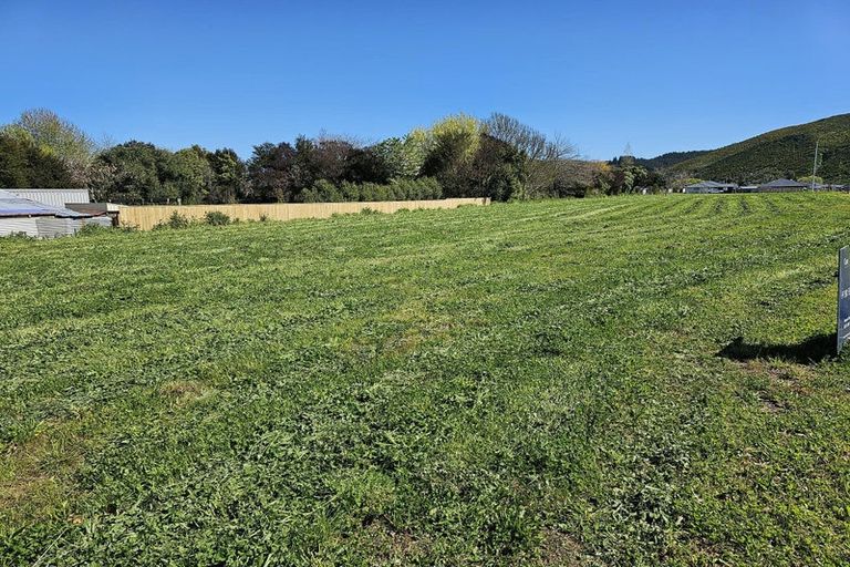 Photo of property in 52 George Fyfe Way, Wakefield, 7025