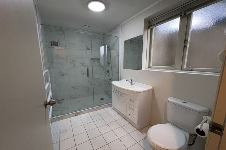 Photo of property in 37a Seaton Road, Murrays Bay, Auckland, 0630
