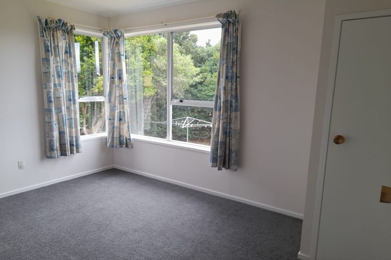 Photo of property in 11 Cockayne Crescent, Sunnynook, Auckland, 0620
