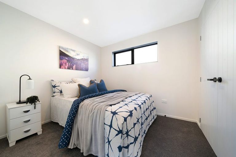Photo of property in 53 Meadowood Drive, Unsworth Heights, Auckland, 0632
