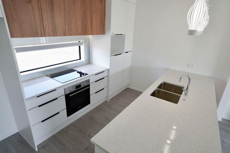 Photo of property in 7/19 Kingdale Road, Henderson, Auckland, 0610