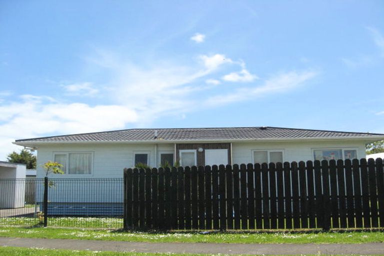 Photo of property in 3a Dungarvon Place, Clendon Park, Auckland, 2103