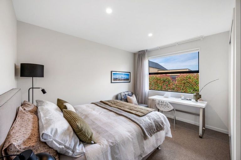 Photo of property in 5 Mcdonald Street, Wanaka, 9305