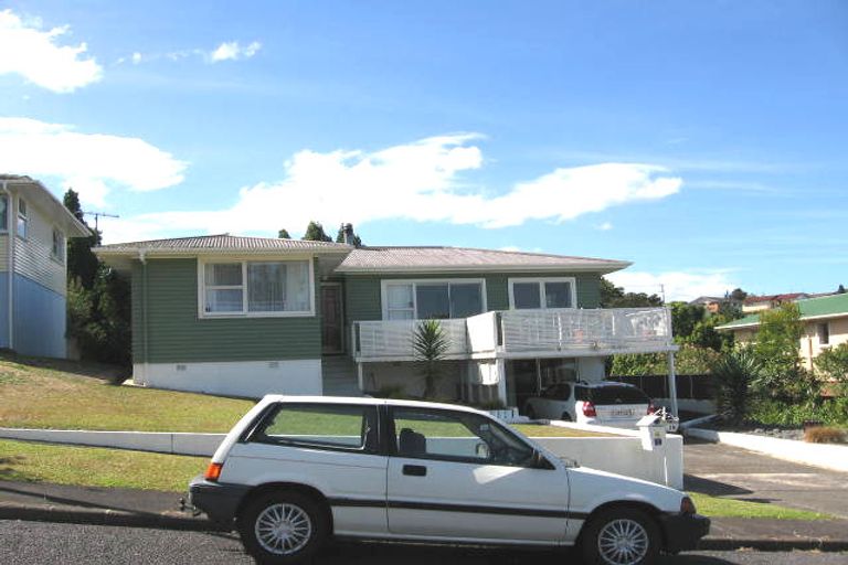 Photo of property in 12 Cypress Place, Sunnynook, Auckland, 0620