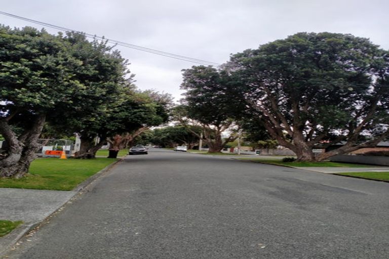 Photo of property in 44 Saint Ronans Avenue, Waterloo, Lower Hutt, 5011