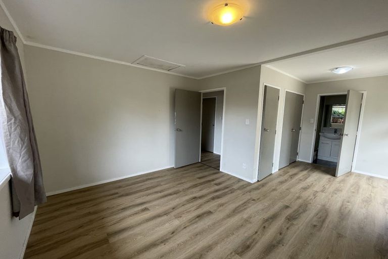 Photo of property in 24 Jillteresa Crescent, Half Moon Bay, Auckland, 2012