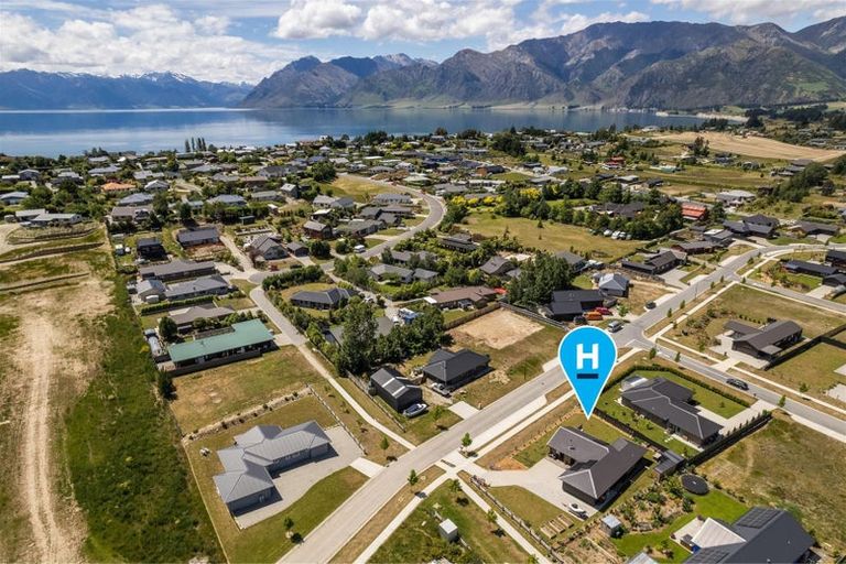 Photo of property in 8 Grandview Road, Lake Hawea, 9382