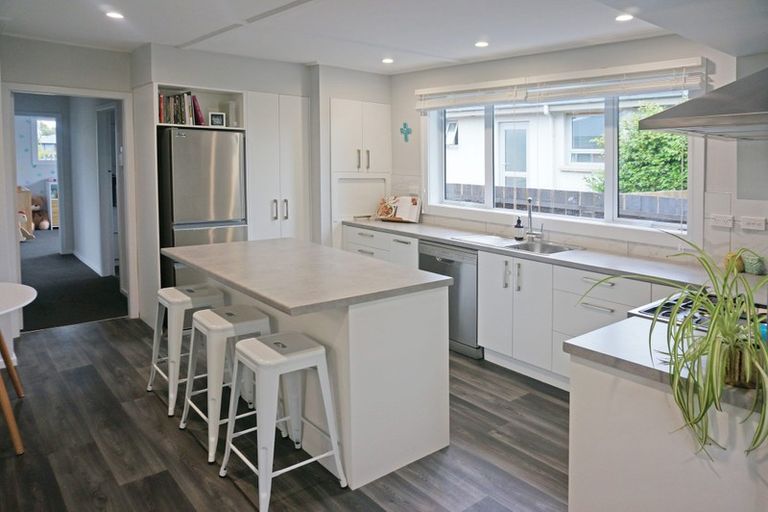 Photo of property in 12 Holloway Street, Waikiwi, Invercargill, 9810