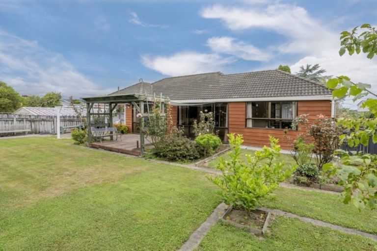 Photo of property in 16 Chester Street, Levin, 5510