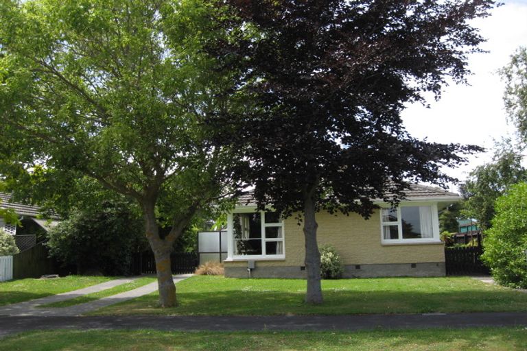 Photo of property in 18 Eglinton Street, Avondale, Christchurch, 8061