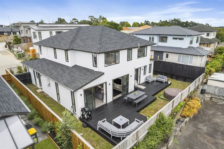 Photo of property in 10 Huaota Place, Botany Downs, Auckland, 2010