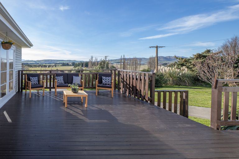 Photo of property in 19 Oxford Street, Waikari, 7420