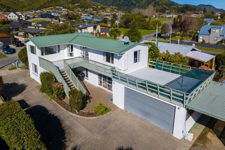 Photo of property in 48 Beach Road, Waikawa, Picton, 7220