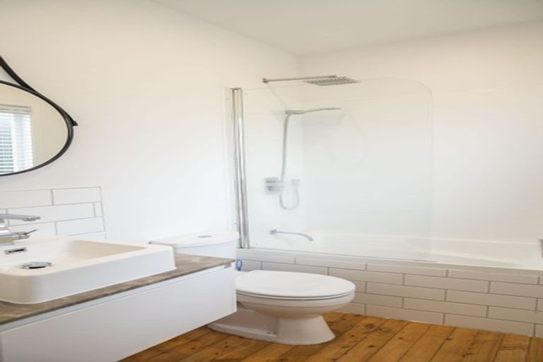 Photo of property in 1/637 Swanson Road, Swanson, Auckland, 0612