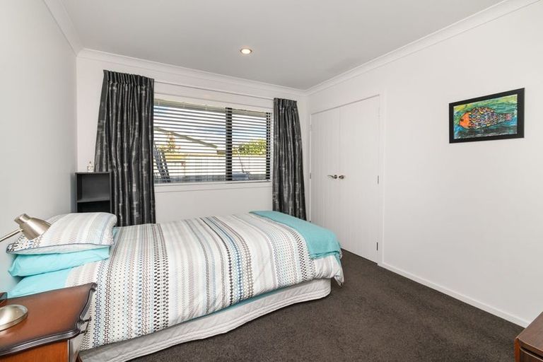 Photo of property in 44 Chestnut Close, Kelvin Grove, Palmerston North, 4414