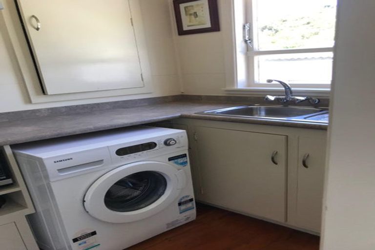 Photo of property in 10 Barberry Grove, Maungaraki, Lower Hutt, 5010