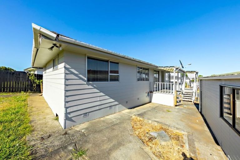 Photo of property in 14 Frobisher Way, Clendon Park, Auckland, 2103