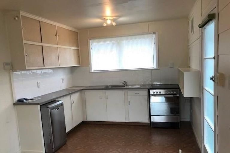 Photo of property in 1/1 Alison Avenue, Herald Island, Auckland, 0618