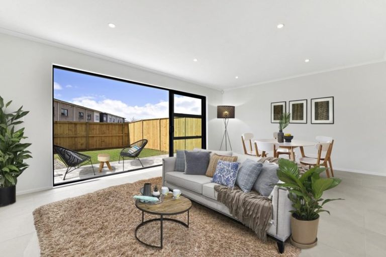 Photo of property in 40 Vincent Mcgrath Crescent, Swanson, Auckland, 0614