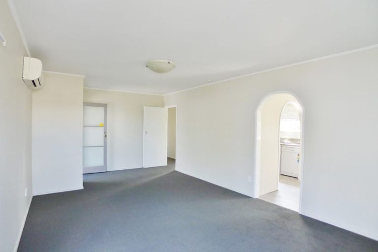 Photo of property in 37 Cheval Drive, Totara Vale, Auckland, 0629