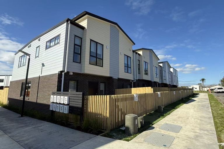 Photo of property in 3/35 Young Crescent, Drury, 2113