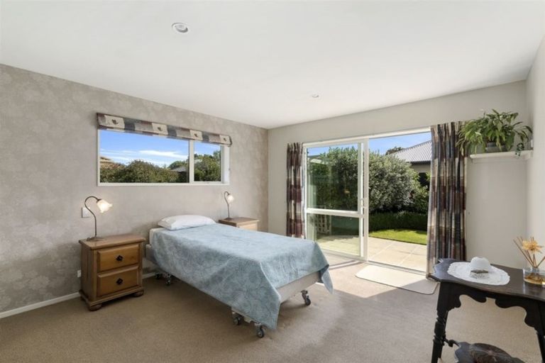 Photo of property in 6 Ross Place, Northwood, Christchurch, 8051