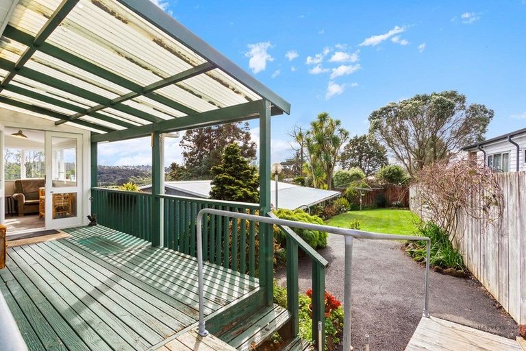 Photo of property in 14 Pine Avenue, Henderson, Auckland, 0612