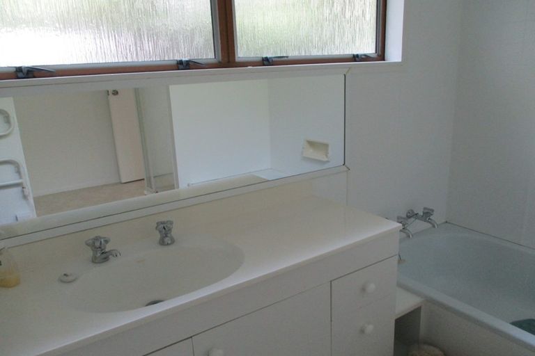 Photo of property in 39 Oak Avenue, Paremata, Porirua, 5024