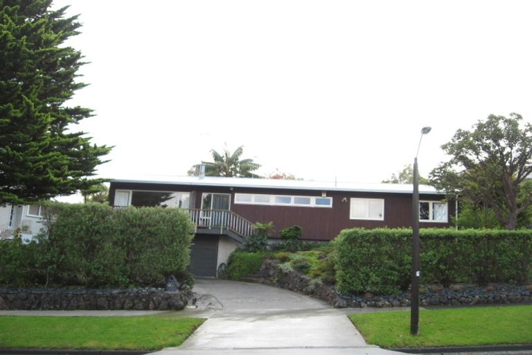 Photo of property in 21 Cheriton Road, Mellons Bay, Auckland, 2014
