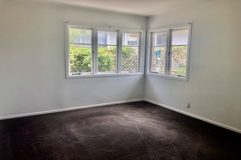 Photo of property in 40 Flanshaw Road, Te Atatu South, Auckland, 0610