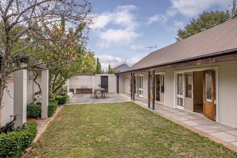 Photo of property in 2/11 Memorial Avenue, Ilam, Christchurch, 8053