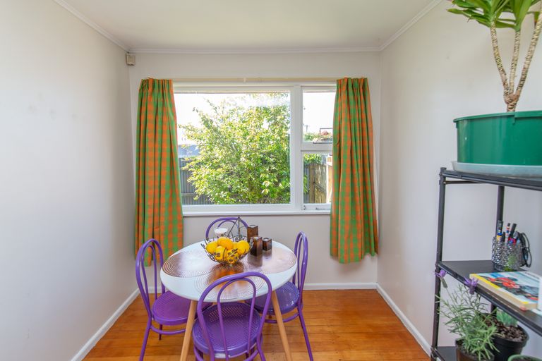 Photo of property in 31 Wainoni Road, Wainoni, Christchurch, 8061