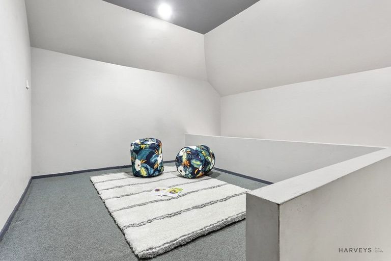 Photo of property in 51 Opanuku Road, Henderson Valley, Auckland, 0612