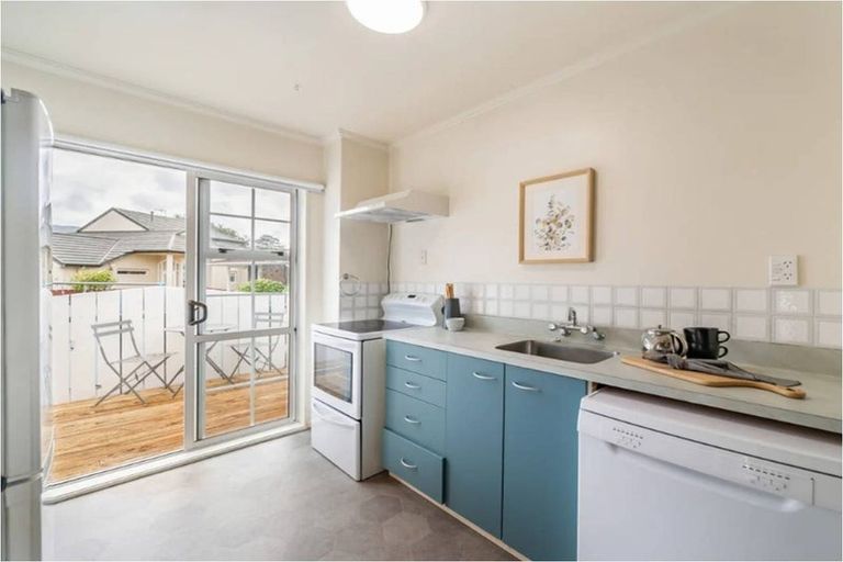 Photo of property in 1/23 Saint Columbans Grove, Boulcott, Lower Hutt, 5010