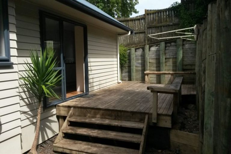 Photo of property in 16 Landow Place, Henderson, Auckland, 0612