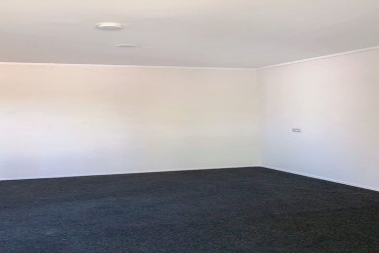 Photo of property in 195 Chelsea View Drive, Chatswood, Auckland, 0626