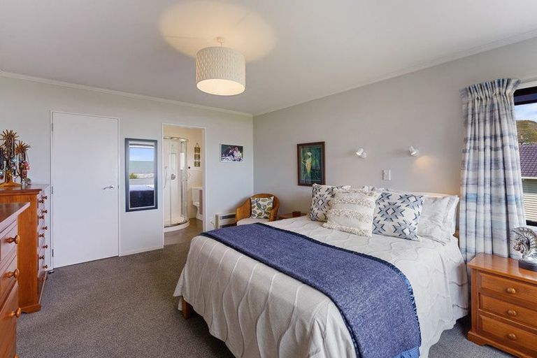 Photo of property in 42 Ames Street, Paekakariki, 5034