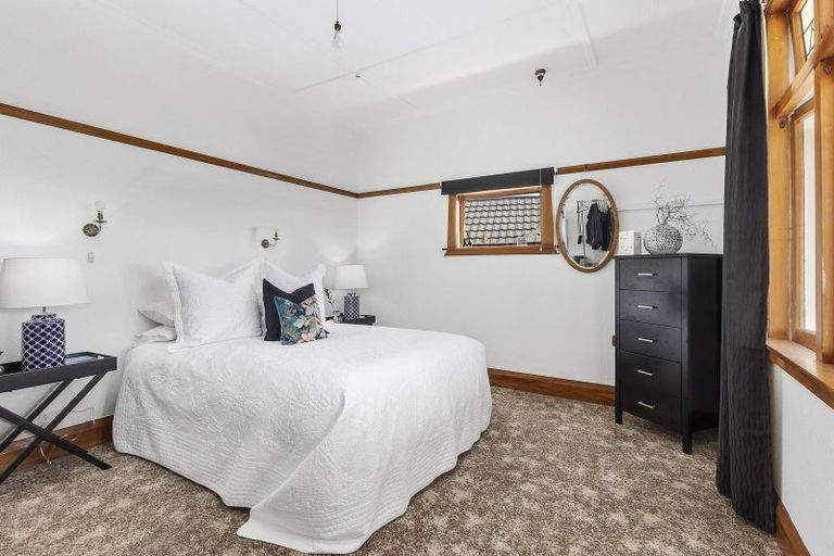 Photo of property in 39 Sutherland Crescent, Melrose, Wellington, 6023