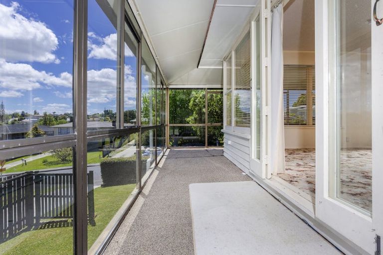 Photo of property in 38 Blakeborough Drive, Forrest Hill, Auckland, 0620