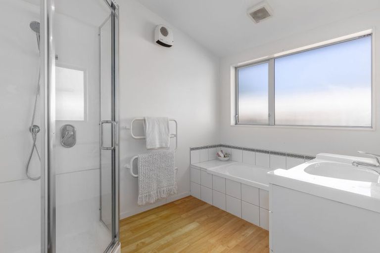 Photo of property in 102 Weggery Drive, Waikanae Beach, Waikanae, 5036