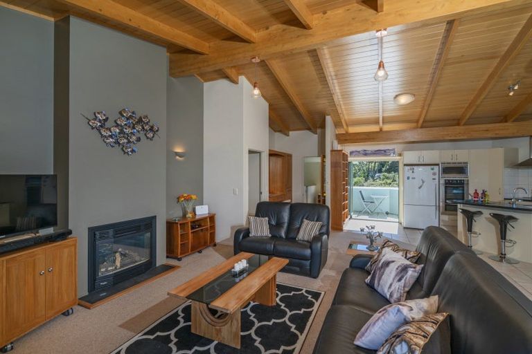 Photo of property in 2 Tirinui Crescent, Tairua, 3508