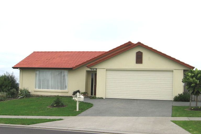 Photo of property in 35 Richfield Crescent, Westgate, Auckland, 0614
