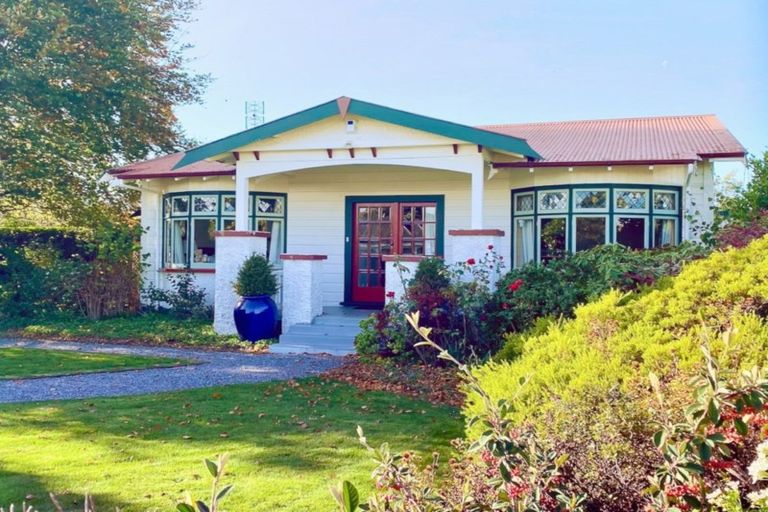 Photo of property in 17 Moreton Road, Carterton, 5713