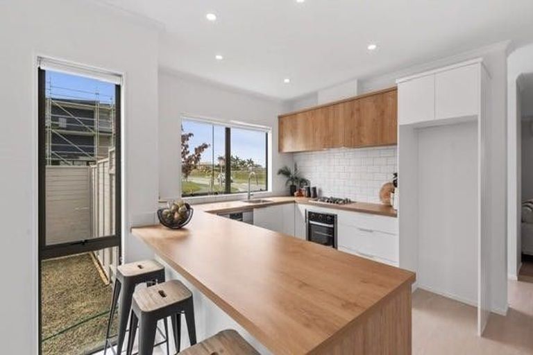 Photo of property in 69 Pepene Avenue, Takanini, 2112