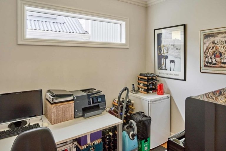 Photo of property in 63 Brougham Street, Mount Victoria, Wellington, 6011