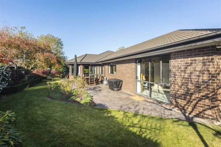 Photo of property in 4 Vaughan Way, Redwood, Christchurch, 8051
