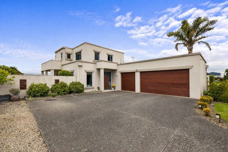 Photo of property in 55 Royal Oak Drive, Kelvin Grove, Palmerston North, 4414