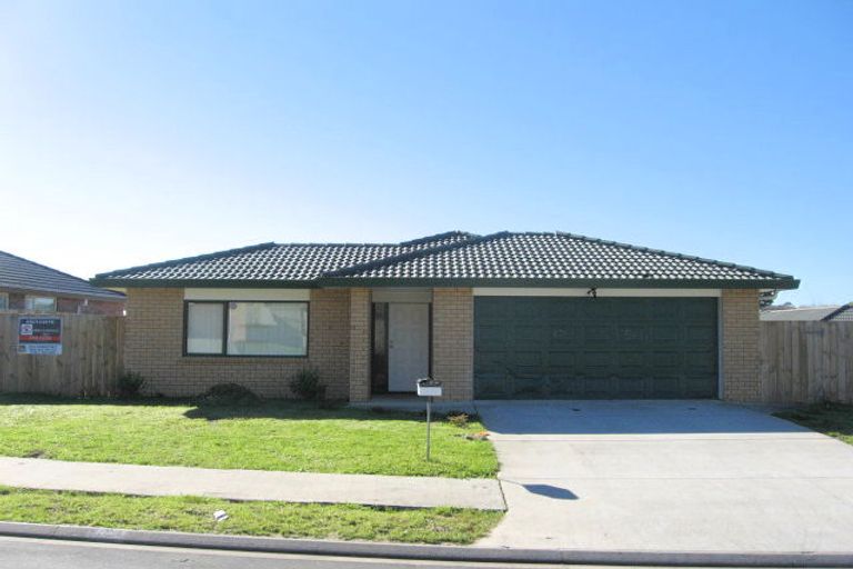 Photo of property in 40 Castlefinn Drive, Weymouth, Auckland, 2103